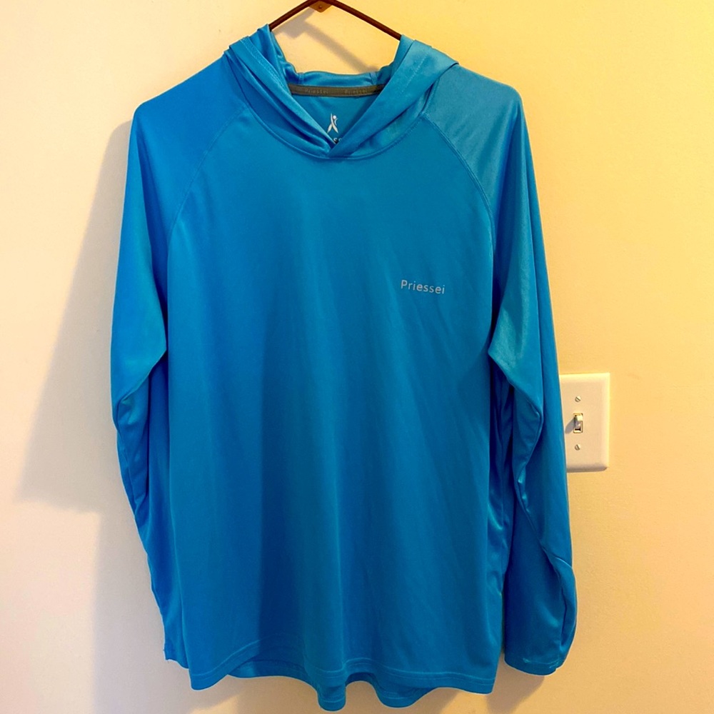 Nice lightweight hoodie by Priessei size L in a nice bright blue shade.